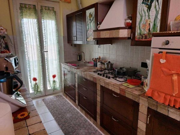 appartamento in vendita a Carrara in zona Marina di Carrara