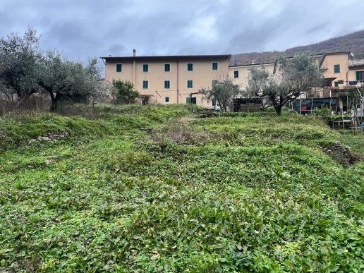 casa indipendente in vendita a Carrara in zona Marina di Carrara