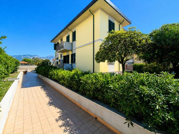 appartamento in vendita a Carrara in zona Marina di Carrara