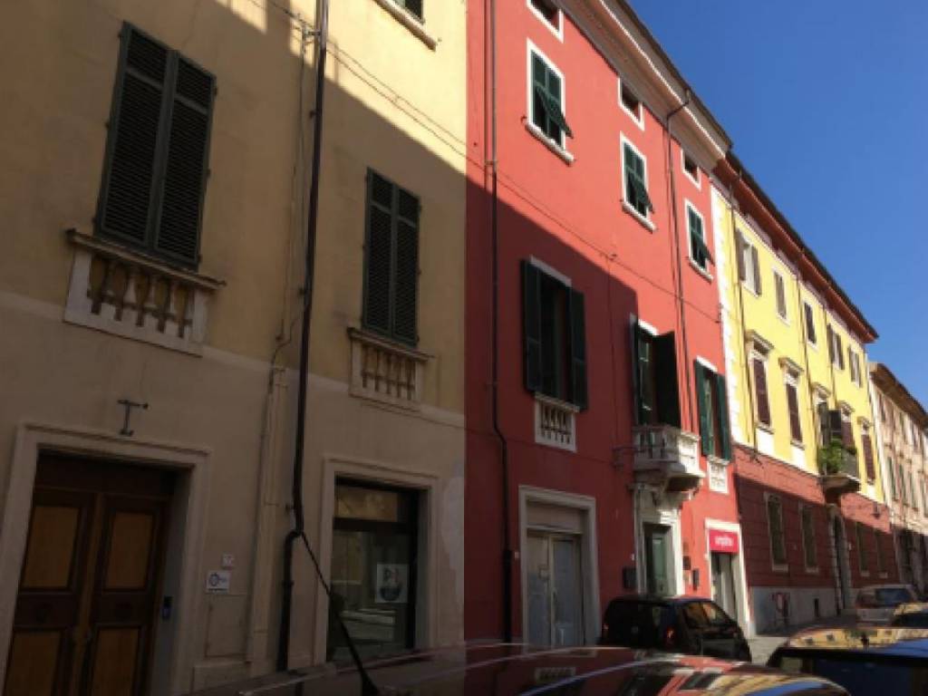 intera palazzina in vendita a Carrara