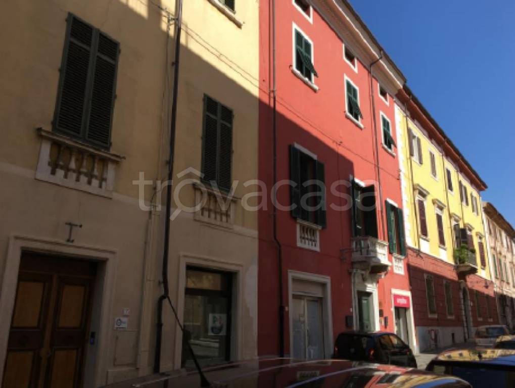 intera palazzina in vendita a Carrara in zona Centro Città