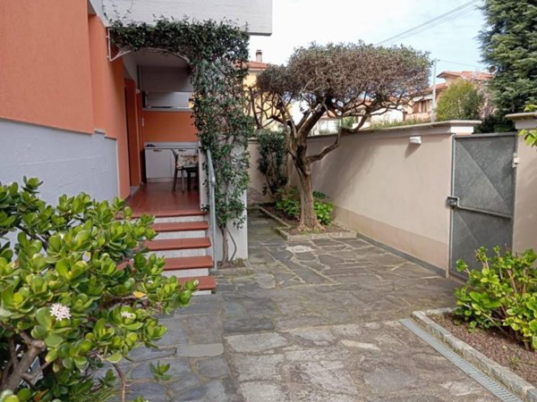 appartamento in vendita a Carrara in zona Avenza