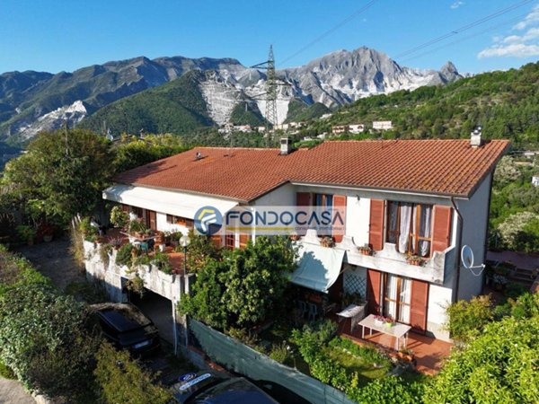 casa indipendente in vendita a Carrara
