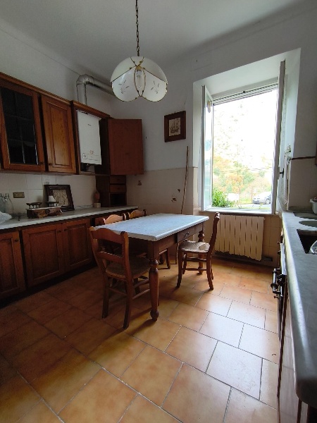 appartamento in vendita a Carrara in zona Centro Città