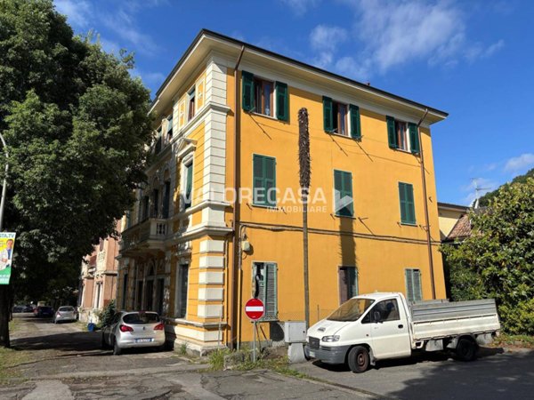 appartamento in vendita a Carrara in zona Stadio