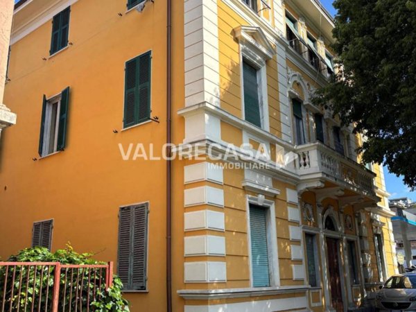 appartamento in vendita a Carrara in zona Stadio