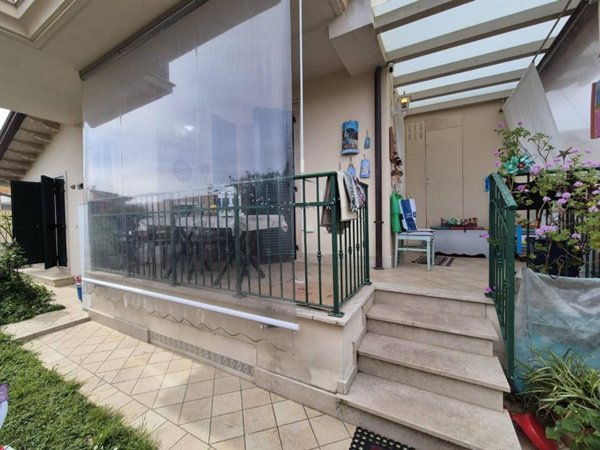appartamento in vendita a Carrara in zona Marina di Carrara