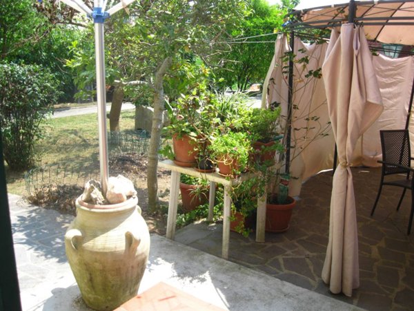 casa indipendente in vendita a Carrara in zona Fossola