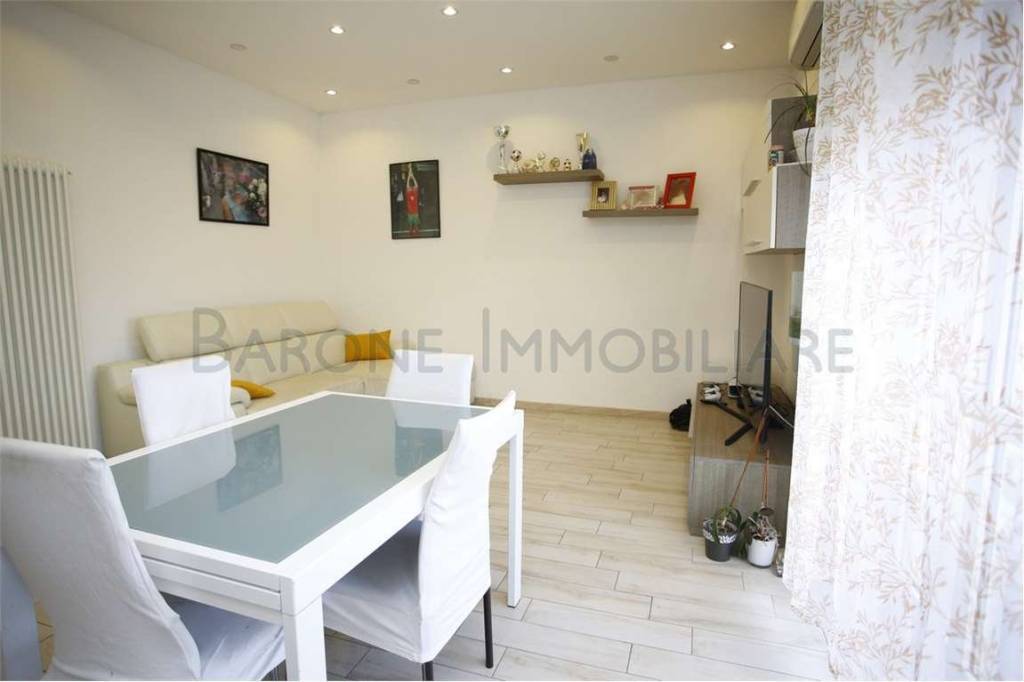 appartamento in vendita a Carrara in zona Avenza