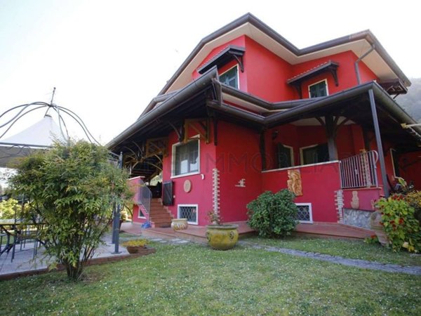 casa indipendente in vendita a Carrara in zona Fossola