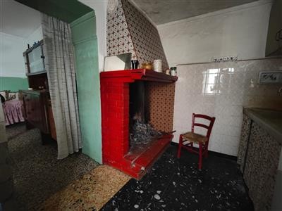 casa indipendente in vendita a Carrara