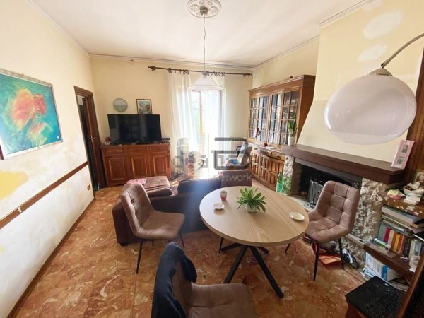 casa indipendente in vendita a Carrara in zona Avenza