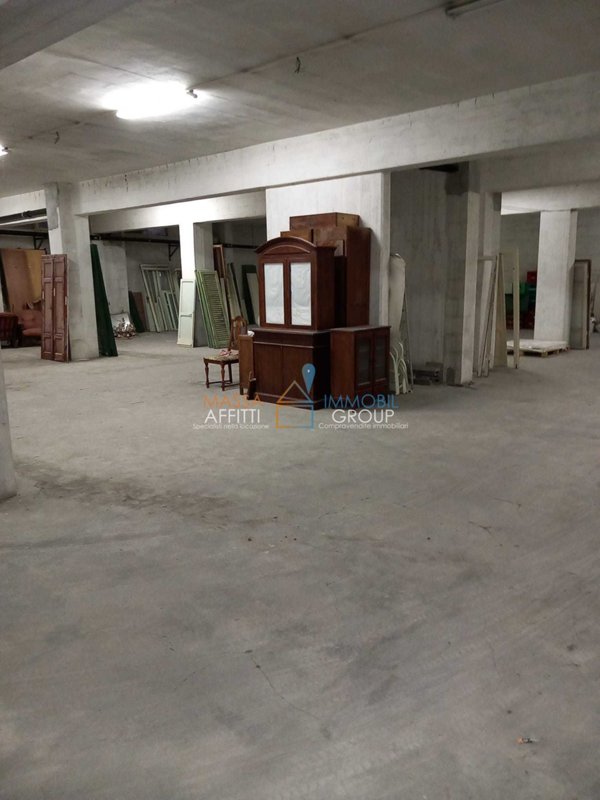 locale di sgombero in vendita a Carrara
