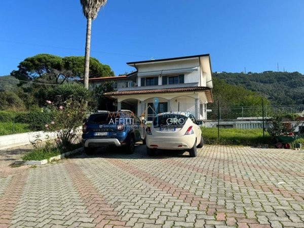 casa indipendente in vendita a Carrara in zona Fossone
