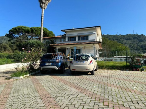 casa indipendente in vendita a Carrara in zona Monteverde