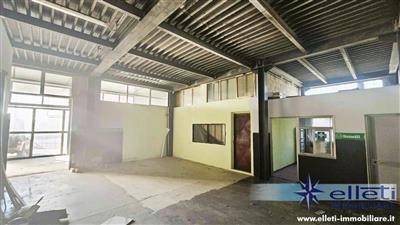 locale di sgombero in vendita a Carrara