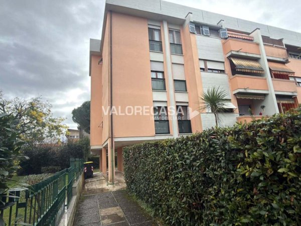 appartamento in vendita a Carrara in zona Avenza