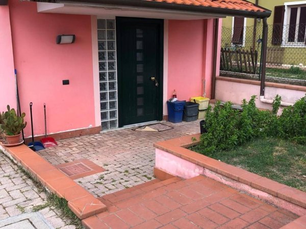 casa indipendente in vendita a Carrara in zona Marina di Carrara