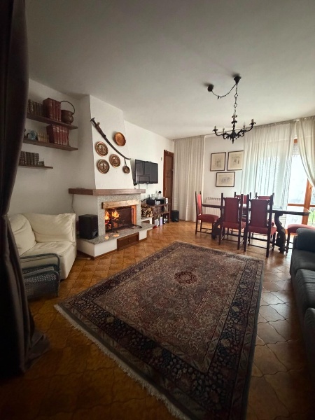 appartamento in vendita a Carrara in zona Avenza