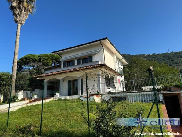 casa indipendente in vendita a Carrara in zona Fossone
