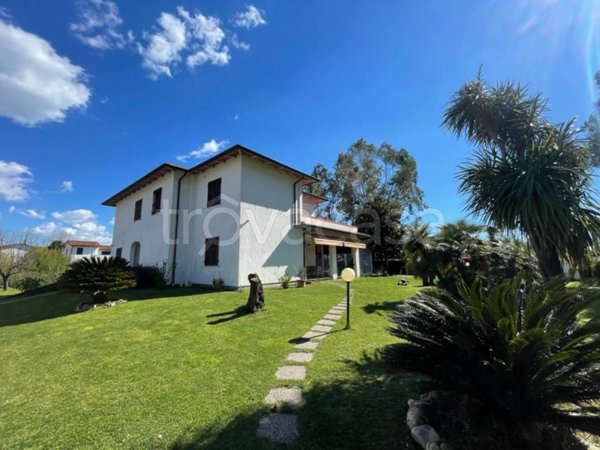 casa indipendente in vendita a Carrara in zona Marina di Carrara