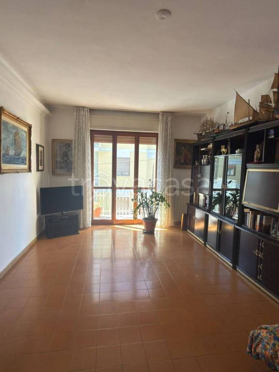 appartamento in vendita a Carrara in zona Marina di Carrara