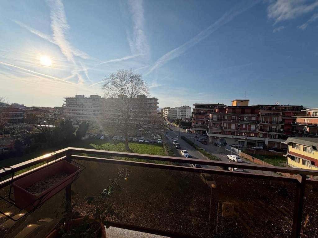 appartamento in vendita a Carrara in zona Marina di Carrara
