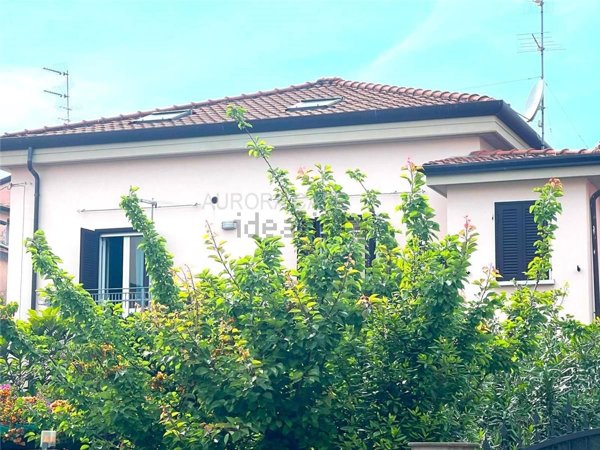 casa indipendente in vendita a Carrara in zona Marina di Carrara