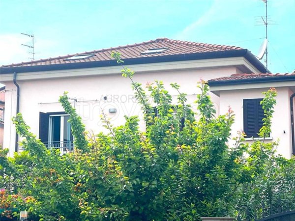casa indipendente in vendita a Carrara in zona Marina di Carrara