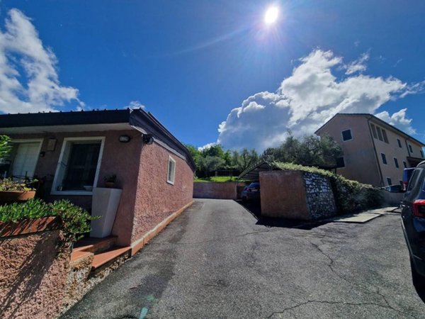 casa indipendente in vendita a Carrara in zona Fossone