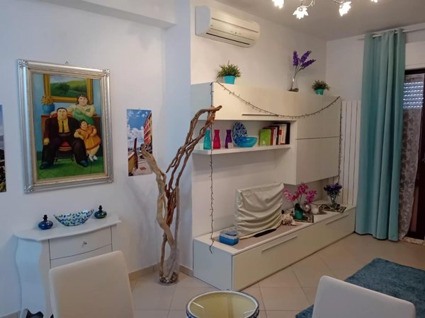 appartamento in vendita a Carrara in zona Marina di Carrara