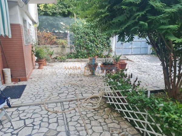 casa indipendente in vendita a Carrara in zona Marina di Carrara