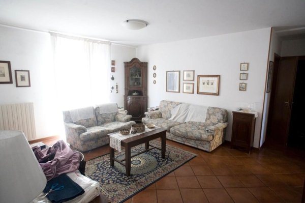 casa semindipendente in vendita a Carrara