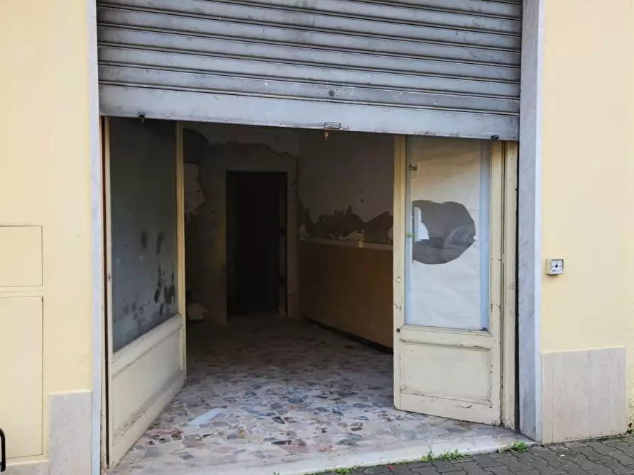 locale di sgombero in vendita a Carrara in zona Marina di Carrara