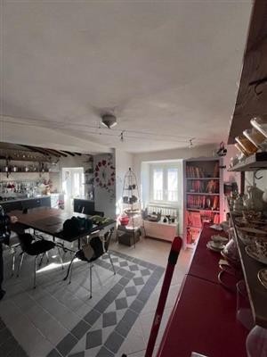 casa indipendente in vendita a Carrara