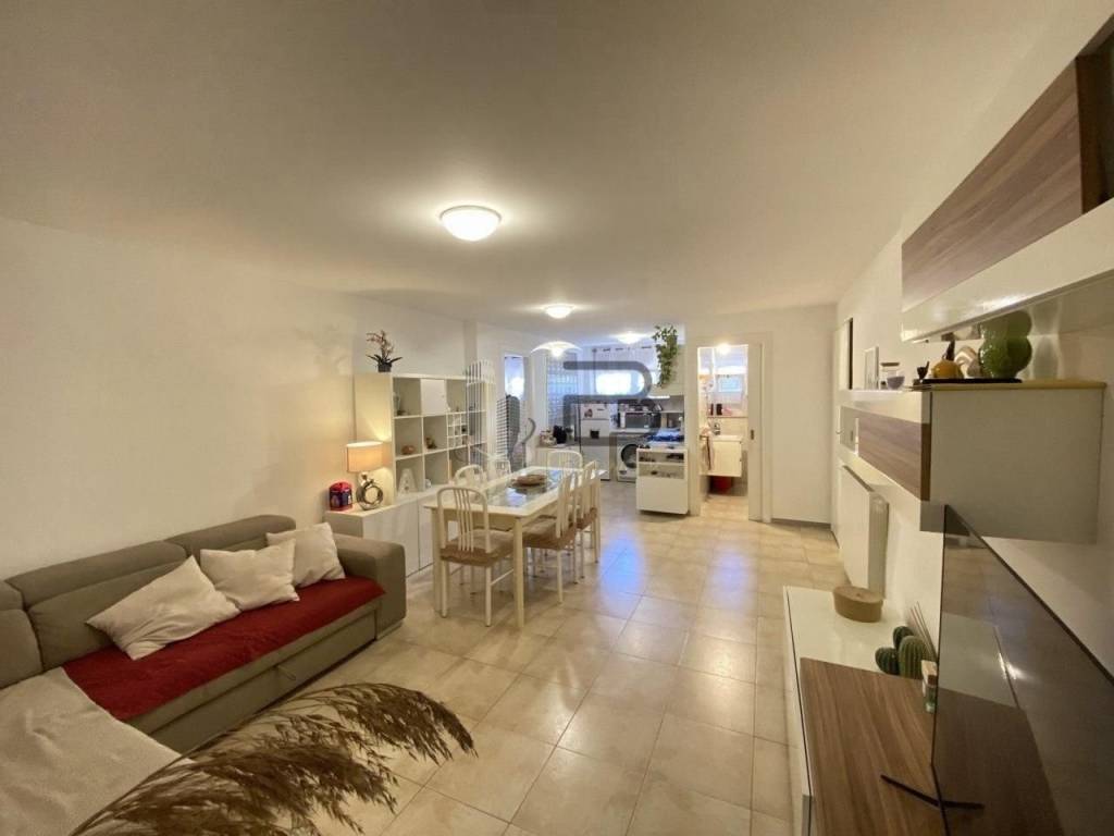 appartamento in vendita a Carrara in zona Marina di Carrara