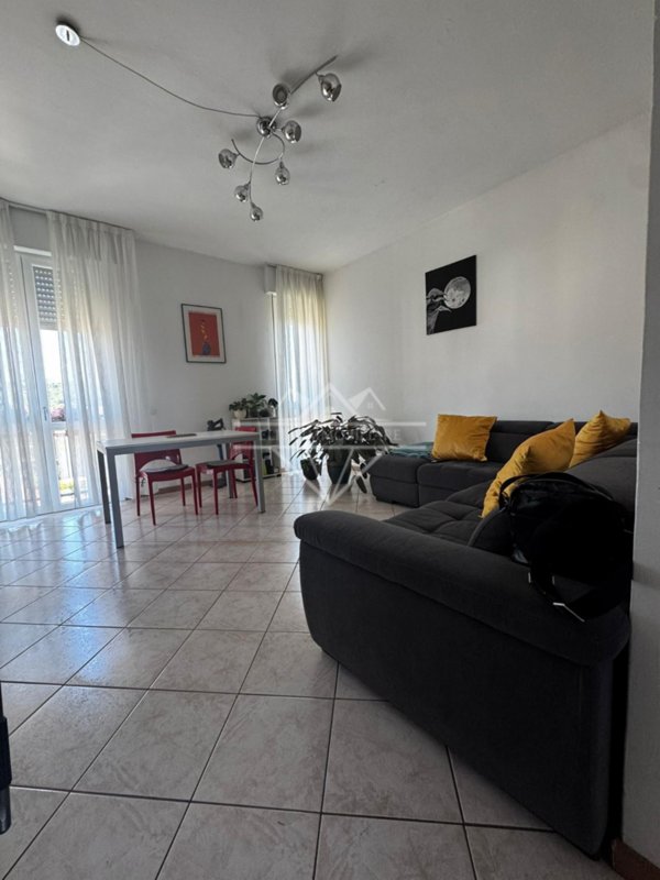 appartamento in vendita a Carrara in zona Avenza