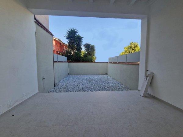 casa indipendente in vendita a Carrara in zona Marina di Carrara