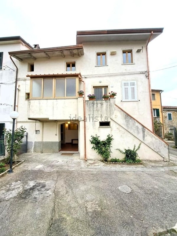 casa indipendente in vendita a Carrara in zona Fossola