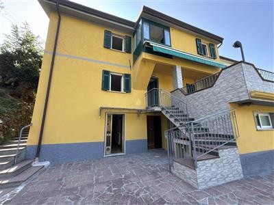 casa indipendente in vendita a Carrara
