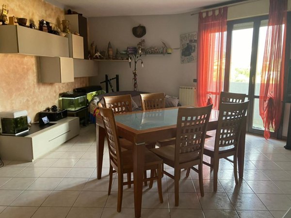 appartamento in vendita a Carrara in zona Marina di Carrara