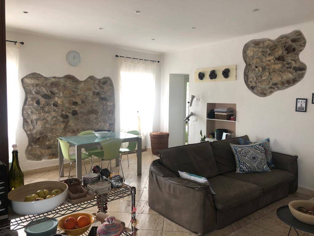 appartamento in vendita a Carrara in zona Miseglia