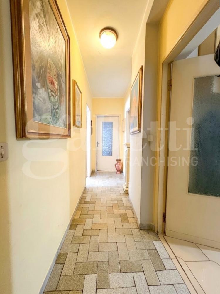 appartamento in vendita a Carrara in zona Avenza