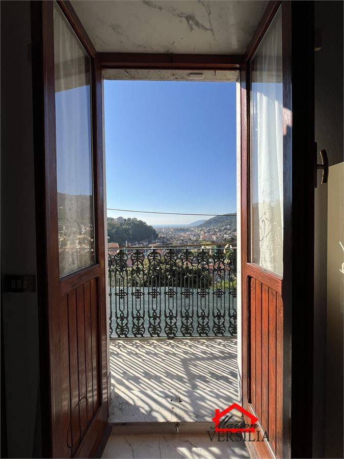 casa indipendente in vendita a Carrara