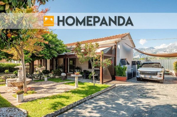 casa indipendente in vendita a Carrara in zona Avenza