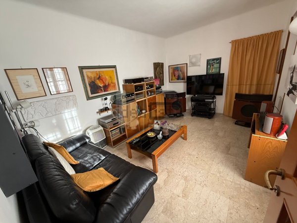 casa indipendente in vendita a Carrara