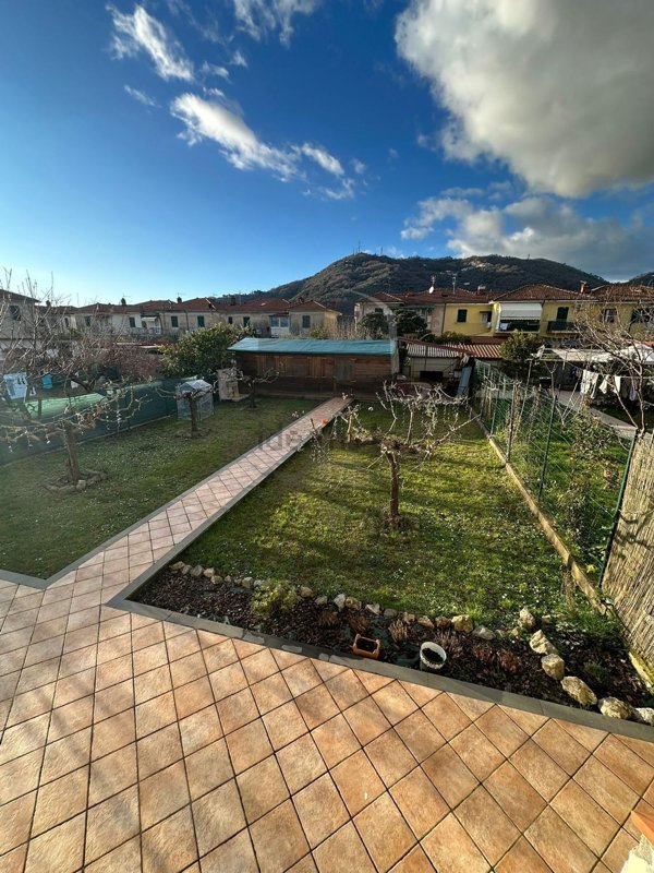 appartamento in vendita a Carrara