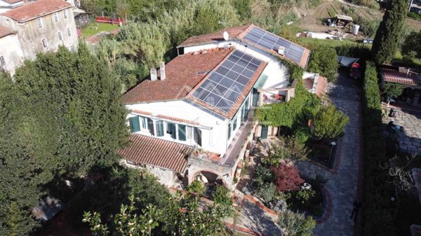 casa indipendente in vendita a Carrara in zona Avenza