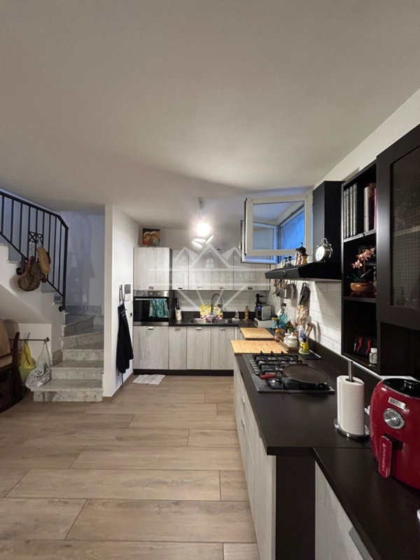 casa indipendente in vendita a Carrara in zona Bonascola