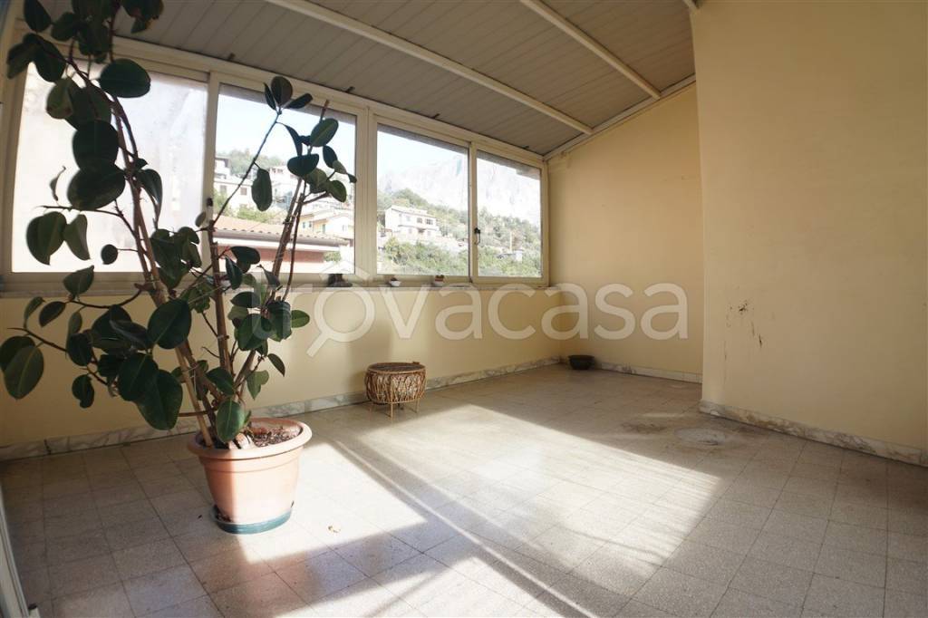appartamento in vendita a Carrara in zona Codena